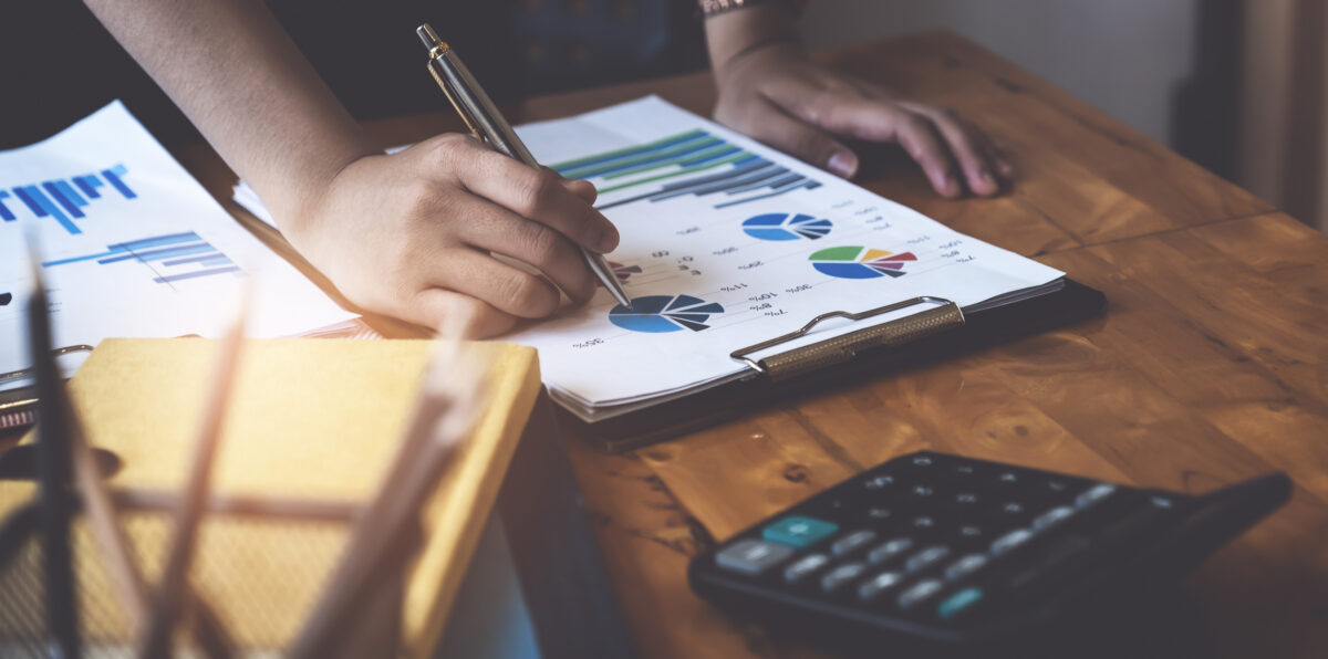 Fractional CFO KPI tracking dashboard reviewing financial performance
